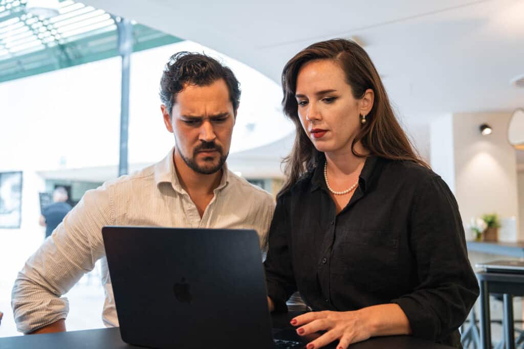 Ik leg wet van parkinson uit aan collega